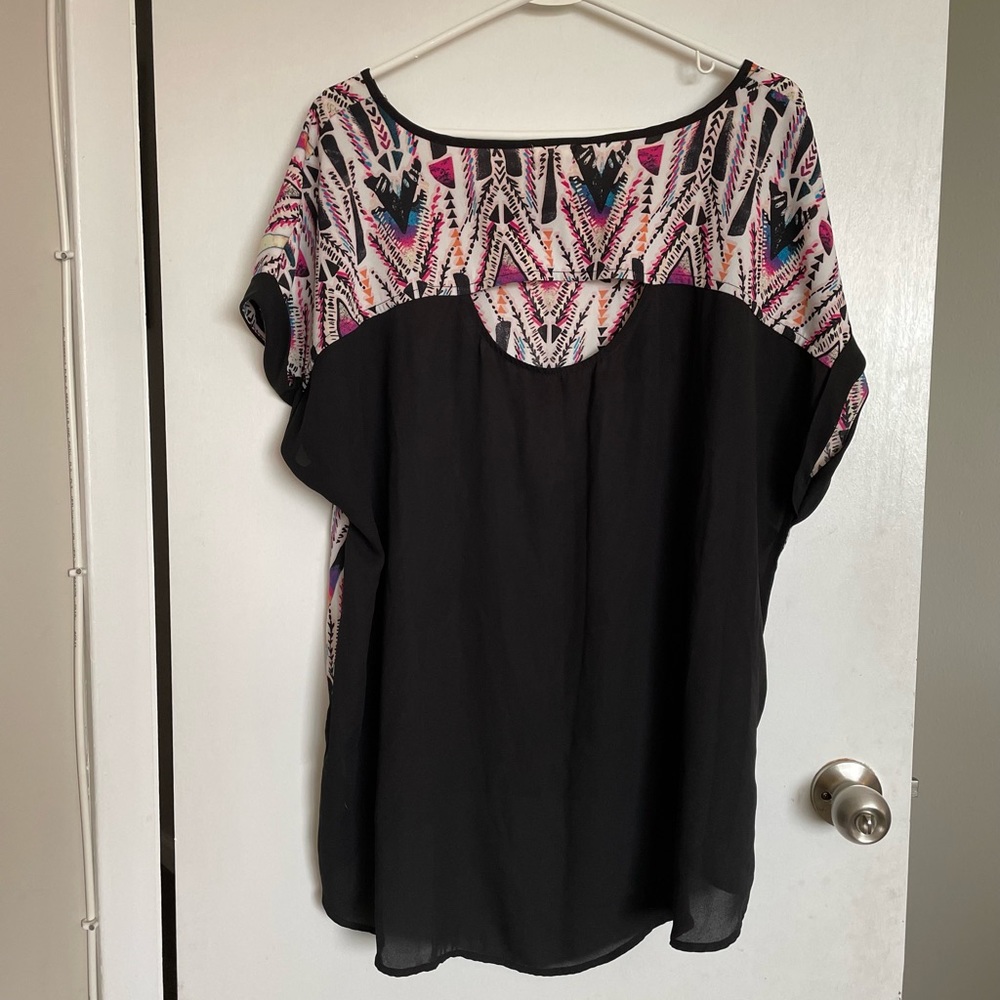 Eyeshadow Scoop Neck Multicolor Blouse - Size 2X - Picture 7 of 13
